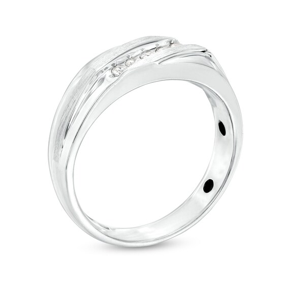 Men's 0.20 CT. T.W. Diamond Five Stone Slant Luxury Fit Wedding Band in 10K White Gold