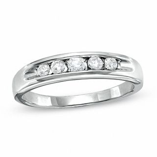 Ladies' 0.25 CT. T. W. Diamond Graduated Five Stone Wedding Band in 14K White Gold