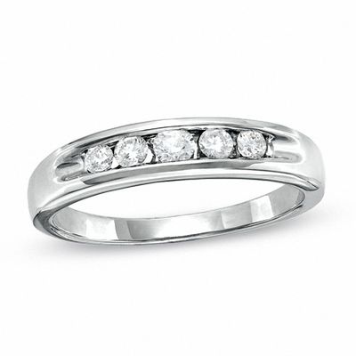 Ladies' 0.25 CT. T. W. Diamond Graduated Five Stone Wedding Band in 14K White Gold