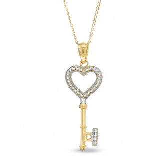 Heart Key Pendant in 14K Gold - 17"