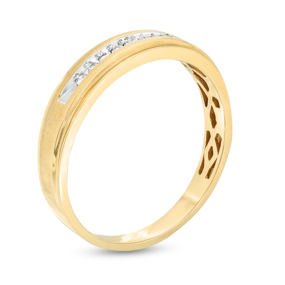 Men's 0.10 CT. T.W. Diamond Wedding Band in 10K Gold