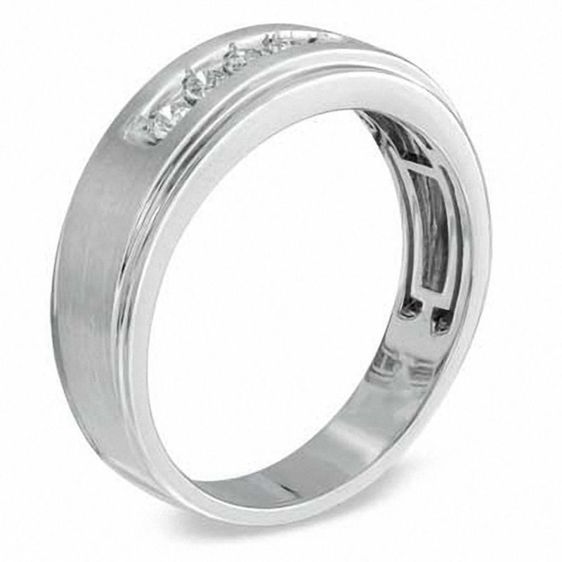 Men's 0.25 CT. T.W. Diamond Five Stone Wedding Band in 14K White Gold