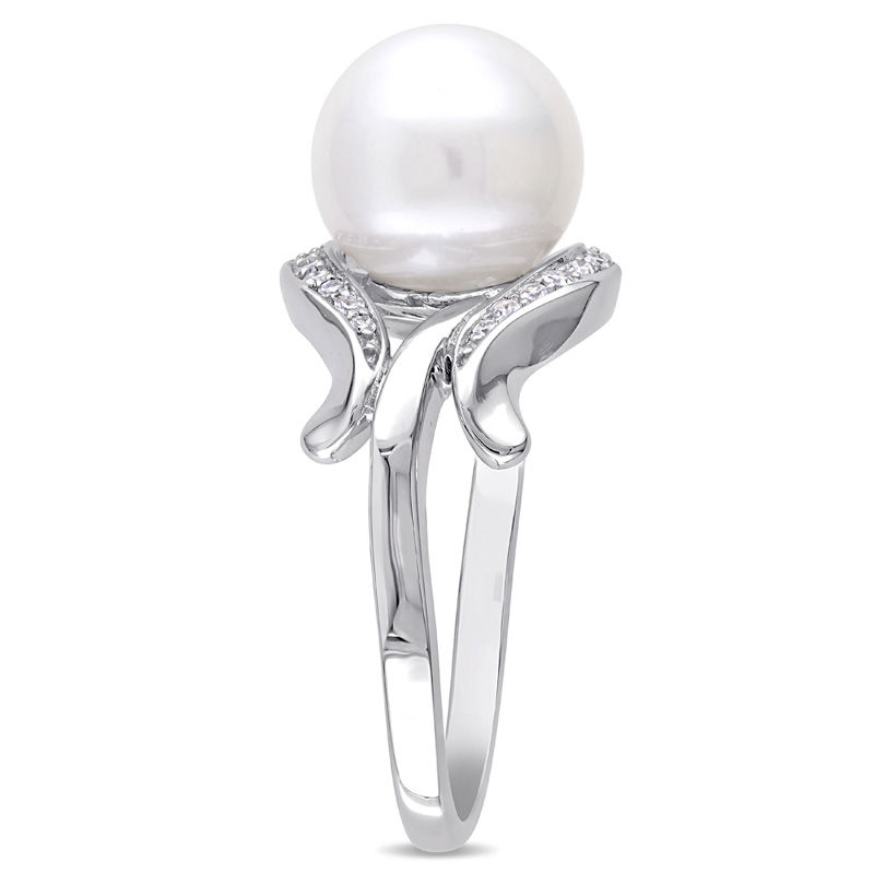 9.0-9.5mm Freshwater Cultured Pearl and 0.07 CT. T.W. Diamond Loop Ring in 10K White Gold|Peoples Jewellers