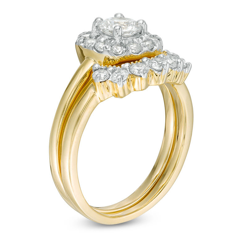 0.95 CT. T.W. Diamond Cushion Frame Sunburst Vintage-Style Bridal Set in 10K Gold|Peoples Jewellers