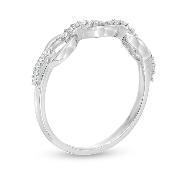 0.086 CT. T.W. Diamond Oval Link Ring in 10K White Gold