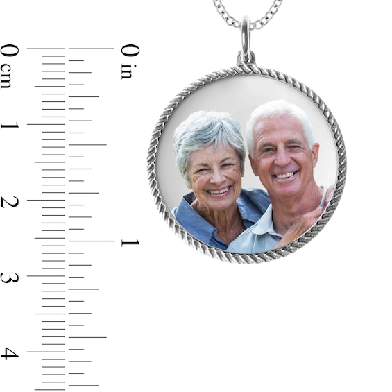 Engravable Photo Rope Frame Circle Pendant in 10K White, Yellow or Rose Gold (1 Image and 3 Lines)