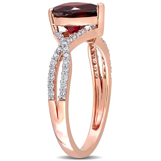 8.0mm Heart-Shaped Garnet and 0.20 CT. T.W. Diamond Twist Split Shank Ring in 14K Rose Gold