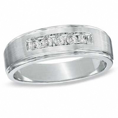 Previously Owned - Men's 0.25 CT. T.W. Diamond Five Stone Wedding Band in 14K White Gold