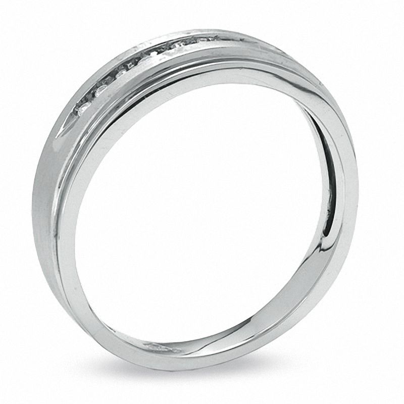 Main Image 2 of Previously Owned - Men's 0.10 CT. T.W. Diamond Wedding Band in 10K White Gold