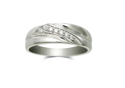 Previously Owned - Men's 0.10 CT. T.W. Diamond Five Stone Slant Wedding Band in 10K White Gold