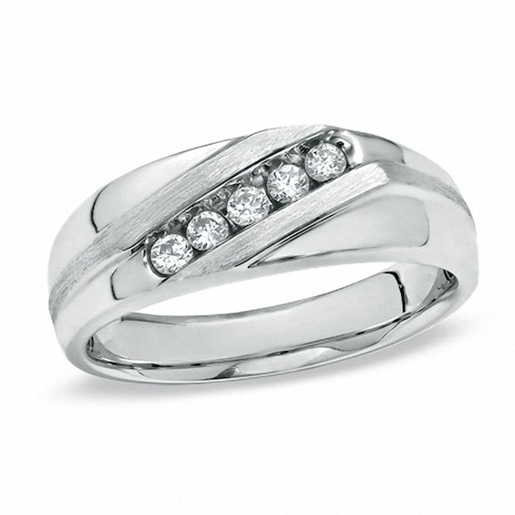 Previously Owned - Men's 0.20 CT. T.W. Diamond Five Stone Slant Luxury Fit Wedding Band in 10K White Gold